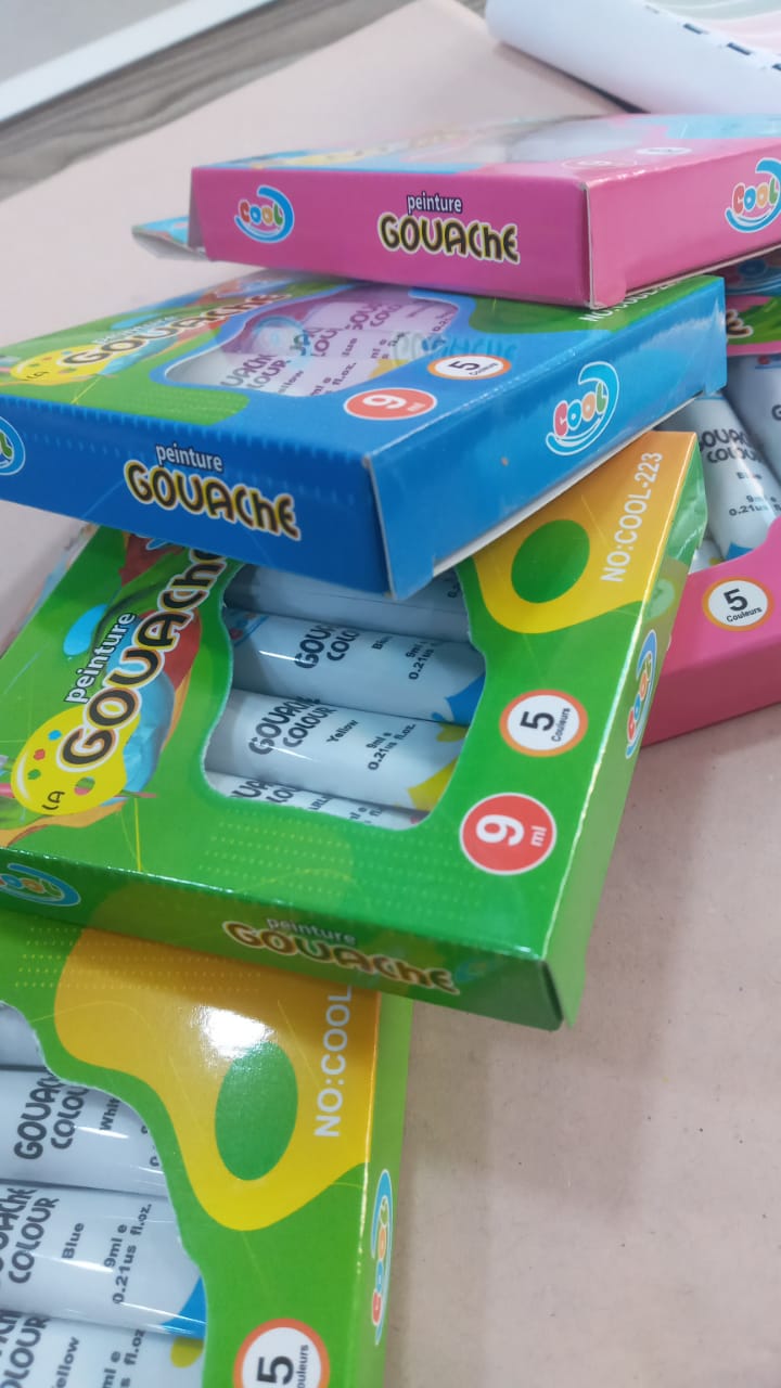 صغيرة صباغة مائية بومادا